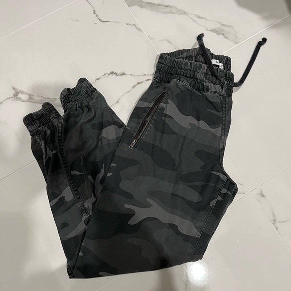 TNA Camo Pants - Picture 1 of 2